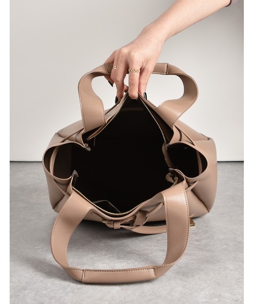 MONICA（モニカ）の「ベルトモチーフA4トートバッグ（トートバッグ・レディース・アイボリー/グレイッシュベージュ/ブラック/ピンクベージュ/オリーブ・FREE）」の18枚目の写真