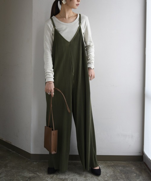 and it_(アンドイット)の「【日本製】 涙開きスムースコットンロングカットソー(Tシャツ/カットソー・レディース・オフホワイト/杢グレー/オートミール/ネイビー/ラベンダー/マスタード/モカ/ブルー/ブルーグリーン/ブラック/ワインレッド/チャコールグレー・MEDIUM/X-LARGE/LARGE)」の22枚目の写真