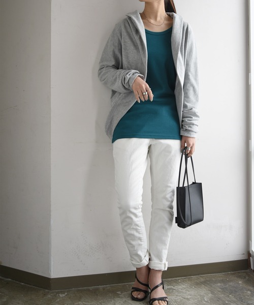 and it_(アンドイット)の「【日本製】 涙開きスムースコットンロングカットソー(Tシャツ/カットソー・レディース・オフホワイト/杢グレー/オートミール/ネイビー/ラベンダー/マスタード/モカ/ブルー/ブルーグリーン/ブラック/ワインレッド/チャコールグレー・MEDIUM/X-LARGE/LARGE)」の19枚目の写真