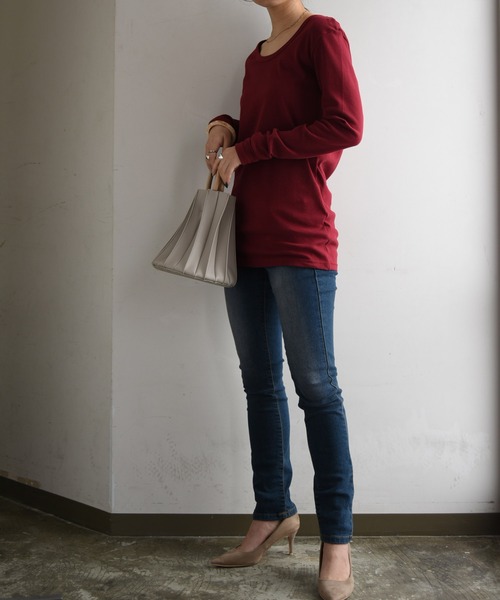 and it_(アンドイット)の「【日本製】 涙開きスムースコットンロングカットソー(Tシャツ/カットソー・レディース・オフホワイト/杢グレー/オートミール/ネイビー/ラベンダー/マスタード/モカ/ブルー/ブルーグリーン/ブラック/ワインレッド/チャコールグレー・MEDIUM/X-LARGE/LARGE)」の16枚目の写真