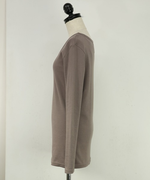 and it_(アンドイット)の「【日本製】 涙開きスムースコットンロングカットソー(Tシャツ/カットソー・レディース・オフホワイト/杢グレー/オートミール/ネイビー/ラベンダー/マスタード/モカ/ブルー/ブルーグリーン/ブラック/ワインレッド/チャコールグレー・MEDIUM/X-LARGE/LARGE)」の14枚目の写真