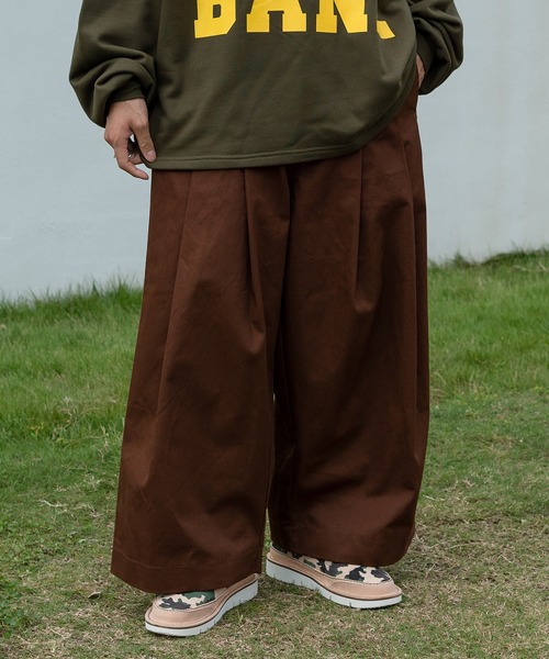 kutir（クティール）の「ワイドタックストレートパンツ（その他パンツ・メンズ・ダークブラウン/オレンジ/グリーン/マスタード・SMALL/MEDIUM/LARGE）」の2枚目の写真