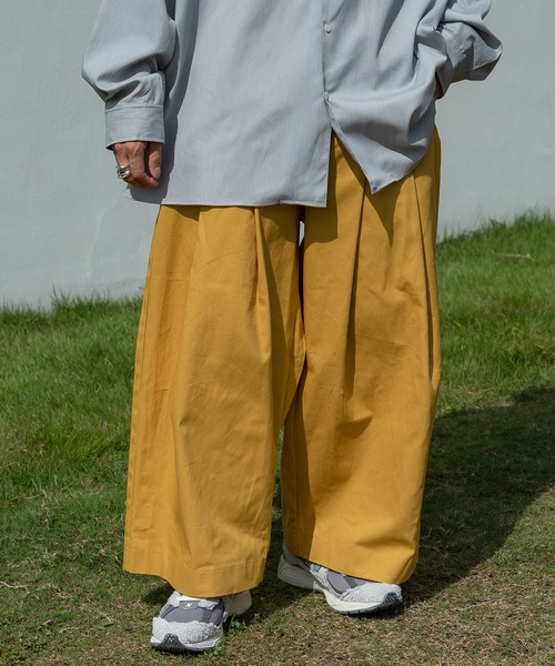 kutir（クティール）の「ワイドタックストレートパンツ（その他パンツ・メンズ・ダークブラウン/オレンジ/グリーン/マスタード・SMALL/MEDIUM/LARGE）」の3枚目の写真