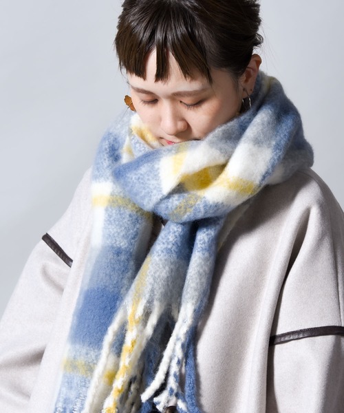 CALIFORNIA OUTFITTERS（カリフォルニア アウトフィッターズ）の「ピュアウールタッチ　フリンジ　ボリュームマフラー（マフラー・レディース・モカ/ブラウン系/ブラウン系1/ナチュラル/ブルー/スカイブルー/グレー・ONE SIZE）」の9枚目の写真