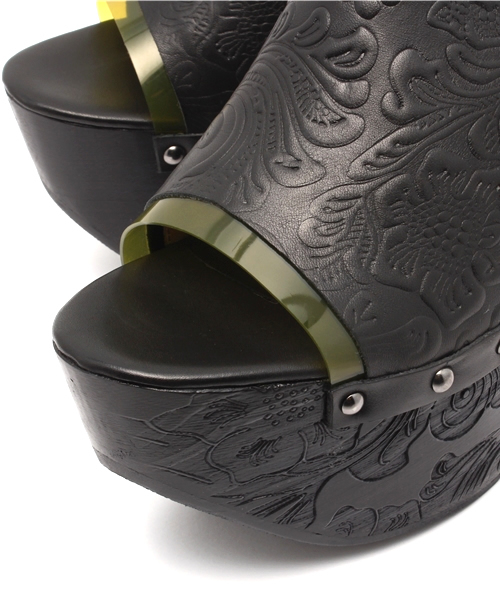 TOGA PULLA（トーガ プルラ）の「TOGA PULLA エンボスサボサンダル