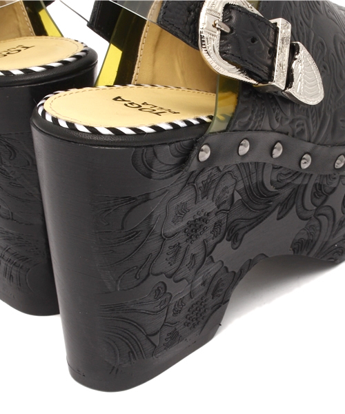 TOGA PULLA（トーガ プルラ）の「TOGA PULLA エンボスサボ