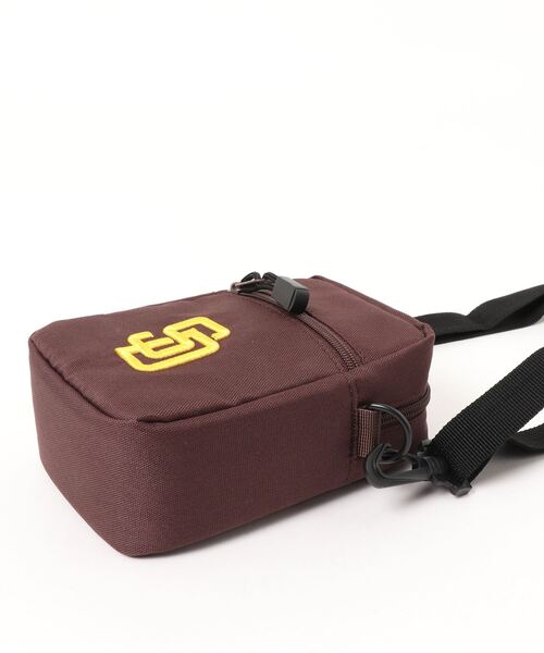 MLB(メジャーリーグベースボール)の「【MLB / メジャーリーグベースボール】チームロゴ刺繍 ミニショルダーバッグ(ショルダーバッグ・メンズ・ブラック/ブラウン/ブルー/グリーン/A・ONESIZE)」の11枚目の写真