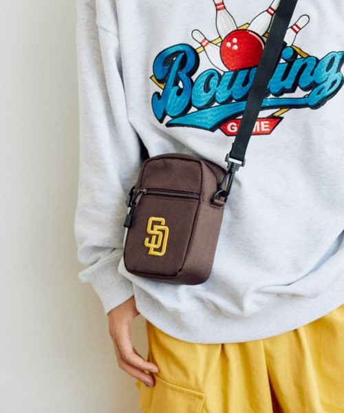 MLB(メジャーリーグベースボール)の「【MLB / メジャーリーグベースボール】チームロゴ刺繍 ミニショルダーバッグ(ショルダーバッグ・メンズ・ブラック/ブラウン/ブルー/グリーン/A・ONESIZE)」の3枚目の写真