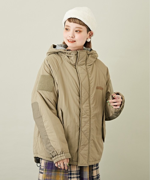 CUBE SUGAR（キューブシュガー）の「ナイロン中綿モンスターパーカーダウンジャケット（ダウンジャケット/コート・レディース・ベージュ/カーキ/マルチ/スミクロ・M）」の3枚目の写真