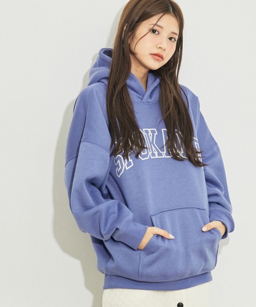 vis-`a-vis（ビサビ）の「【WEB限定】カレッジロゴ裏毛フーディプルオーバー（パーカー・レディース・ブラック/グレー/ラベンダー/キナリ・FREE）」の4枚目の写真