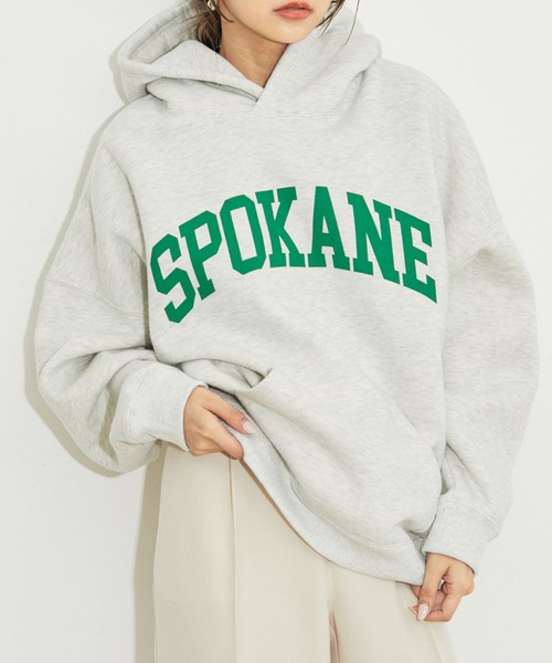 vis-`a-vis（ビサビ）の「【WEB限定】カレッジロゴ裏毛フーディプルオーバー（パーカー・レディース・ブラック/グレー/ラベンダー/キナリ・FREE）」の3枚目の写真