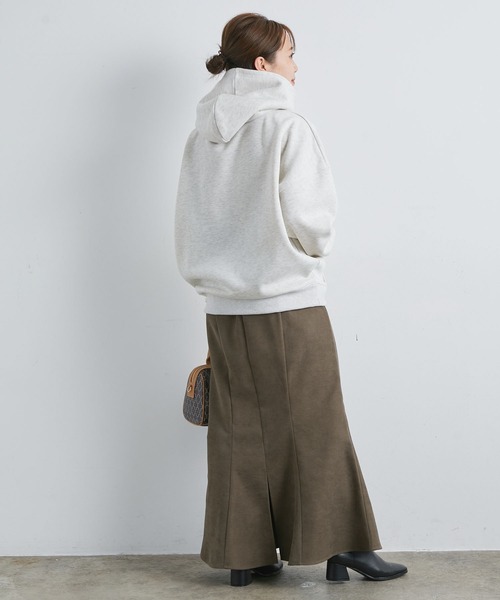 vis-`a-vis（ビサビ）の「【WEB限定】カレッジロゴ裏毛フーディプルオーバー（パーカー・レディース・ブラック/グレー/ラベンダー/キナリ・FREE）」の18枚目の写真