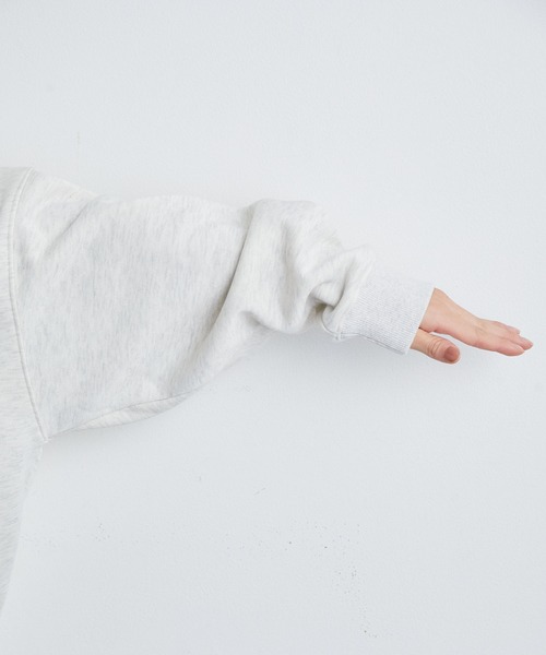 vis-`a-vis（ビサビ）の「【WEB限定】カレッジロゴ裏毛フーディプルオーバー（パーカー・レディース・ブラック/グレー/ラベンダー/キナリ・FREE）」の13枚目の写真