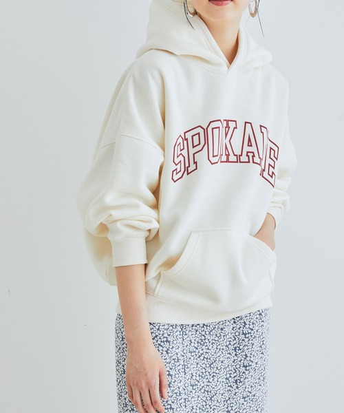 vis-`a-vis（ビサビ）の「【WEB限定】カレッジロゴ裏毛フーディプルオーバー（パーカー・レディース・ブラック/グレー/ラベンダー/キナリ・FREE）」の10枚目の写真