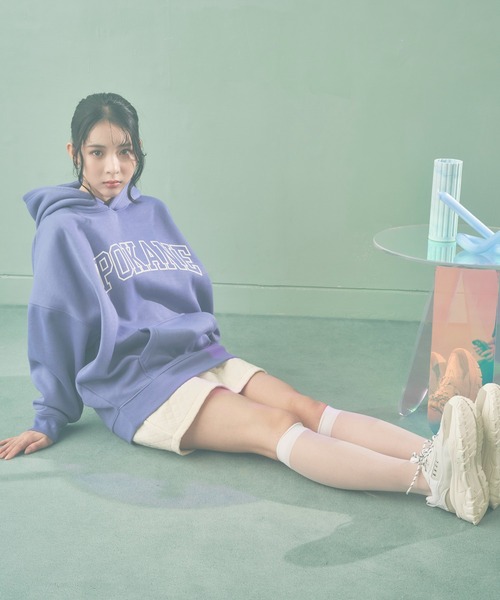 vis-`a-vis（ビサビ）の「【WEB限定】カレッジロゴ裏毛フーディプルオーバー（パーカー・レディース・ブラック/グレー/ラベンダー/キナリ・FREE）」の6枚目の写真