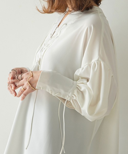 rectangle(レクタングル)の「2WAYレースアップブラウス(シャツ/ブラウス・レディース・オフホワイト/グレイッシュベージュ・FREE)」の13枚目の写真