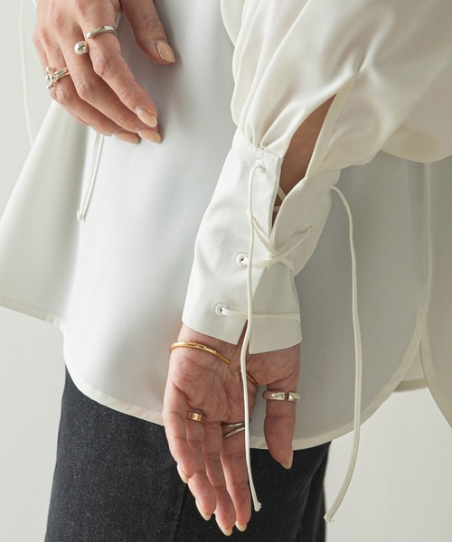 rectangle(レクタングル)の「2WAYレースアップブラウス(シャツ/ブラウス・レディース・オフホワイト/グレイッシュベージュ・FREE)」の5枚目の写真