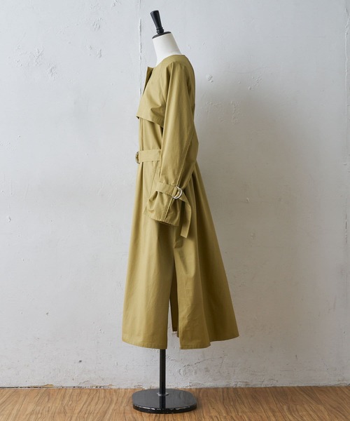 BEARDSLEY（ビアズリー）の「袖のベルトから生まれる立体感が◎ノーカラートレンチコート（トレンチコート・レディース・ライトベージュ/オリーブ・FREE）」の9枚目の写真