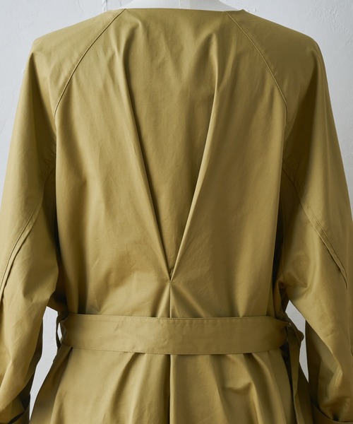 BEARDSLEY（ビアズリー）の「袖のベルトから生まれる立体感が◎ノーカラートレンチコート（トレンチコート・レディース・ライトベージュ/オリーブ・FREE）」の14枚目の写真