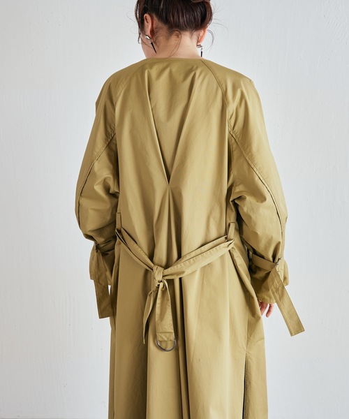 BEARDSLEY（ビアズリー）の「袖のベルトから生まれる立体感が◎ノーカラートレンチコート（トレンチコート・レディース・ライトベージュ/オリーブ・FREE）」の22枚目の写真