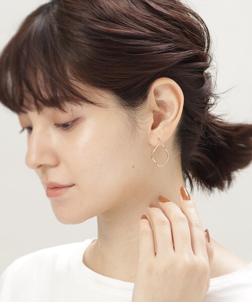 COCOSHNIK(ココシュニック)の「K10中空丸線 S字フープピアス大(ピアス(両耳用)・レディース・ホワイト系その他7・00)」の6枚目の写真