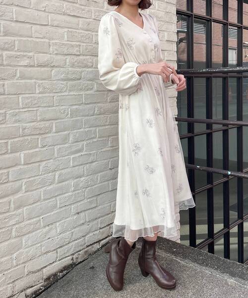 MAJESTIC LEGON(マジェスティックレゴン)の「エンブロイダリーチュールワンピース(ワンピース・レディース・アイボリー/ラベンダー/ピンクベージュ・SMALL/MEDIUM)」の2枚目の写真