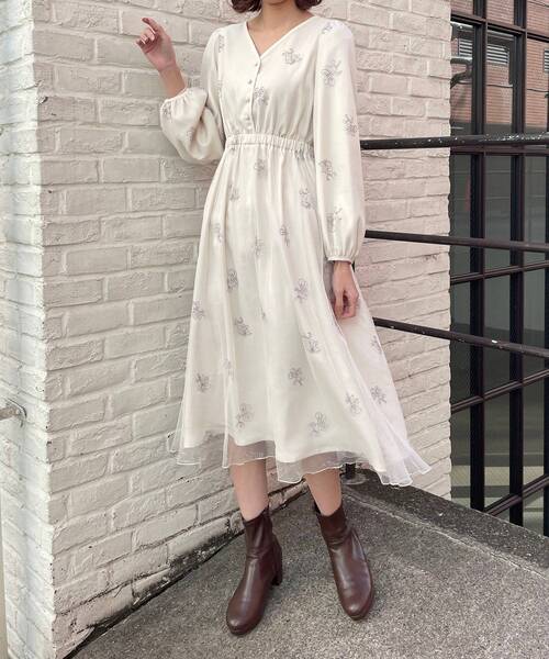 MAJESTIC LEGON(マジェスティックレゴン)の「エンブロイダリーチュールワンピース(ワンピース・レディース・アイボリー/ラベンダー/ピンクベージュ・SMALL/MEDIUM)」の19枚目の写真