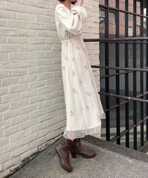 MAJESTIC LEGON(マジェスティックレゴン)の「エンブロイダリーチュールワンピース(ワンピース・レディース・アイボリー/ラベンダー/ピンクベージュ・SMALL/MEDIUM)」の10枚目の写真