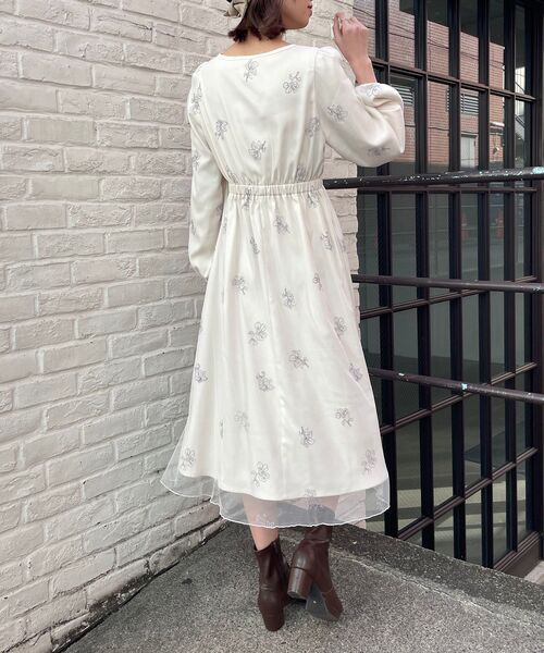 MAJESTIC LEGON(マジェスティックレゴン)の「エンブロイダリーチュールワンピース(ワンピース・レディース・アイボリー/ラベンダー/ピンクベージュ・SMALL/MEDIUM)」の16枚目の写真