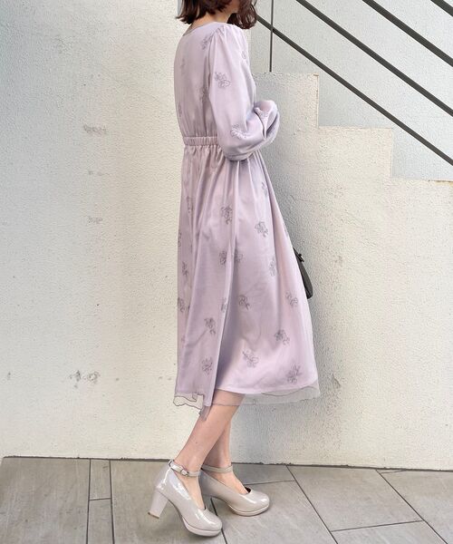 MAJESTIC LEGON(マジェスティックレゴン)の「エンブロイダリーチュールワンピース(ワンピース・レディース・アイボリー/ラベンダー/ピンクベージュ・SMALL/MEDIUM)」の11枚目の写真