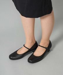 ストラップ付ブラックプレーンパンプス