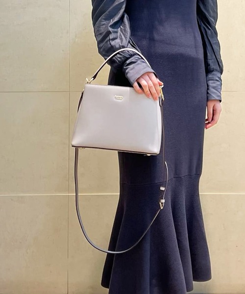 Samantha Thavasa(サマンサタバサ)の「スクエア2Wayワンハンドルバッグ(ハンドバッグ・レディース・ブラック/ベージュ/ネイビー/ライトブルー/イエロー・FREE)」の3枚目の写真