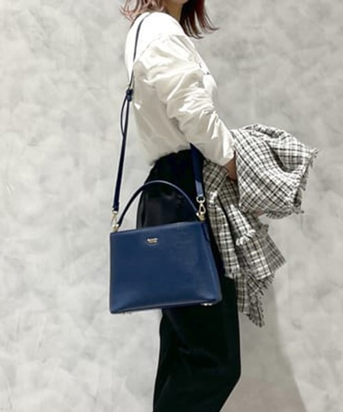 Samantha Thavasa(サマンサタバサ)の「スクエア2Wayワンハンドルバッグ(ハンドバッグ・レディース・ブラック/ベージュ/ネイビー/ライトブルー/イエロー・FREE)」の4枚目の写真