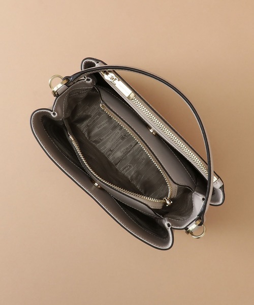 Samantha Thavasa(サマンサタバサ)の「スクエア2Wayワンハンドルバッグ(ハンドバッグ・レディース・ブラック/ベージュ/ネイビー/ライトブルー/イエロー・FREE)」の14枚目の写真