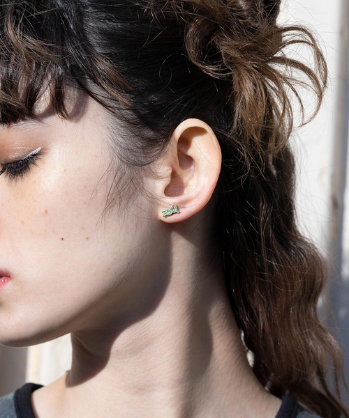 X-girl（エックスガール）の「MILLS LOGO EARRINGS（ピアス（両耳用）・レディース・ピンク/オレンジ/ライトグリーン・ONE SIZE）」の17枚目の写真