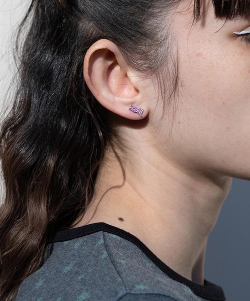 X-girl（エックスガール）の「MILLS LOGO EARRINGS（ピアス（両耳用）・レディース・ピンク/オレンジ/ライトグリーン・ONE SIZE）」の18枚目の写真