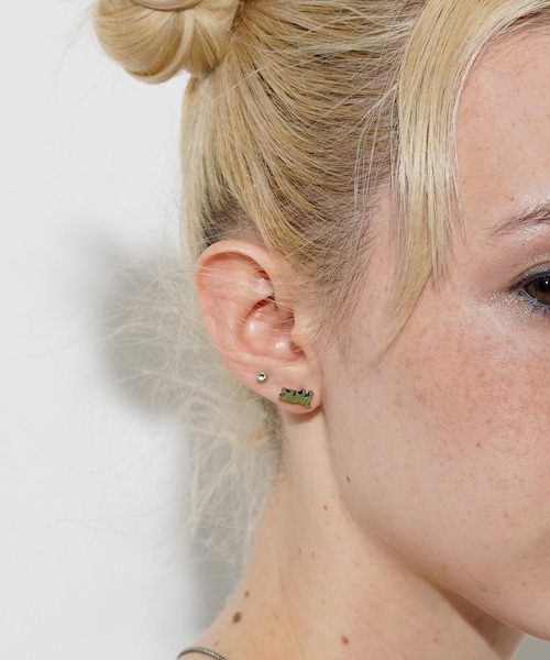 X-girl（エックスガール）の「MILLS LOGO EARRINGS（ピアス（両耳用）・レディース・ピンク/オレンジ/ライトグリーン・ONE SIZE）」の4枚目の写真