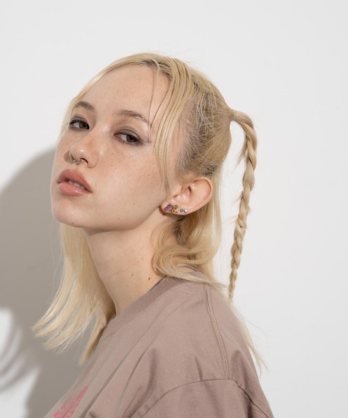 X-girl（エックスガール）の「MILLS LOGO EARRINGS（ピアス（両耳用）・レディース・ピンク/オレンジ/ライトグリーン・ONE SIZE）」の8枚目の写真