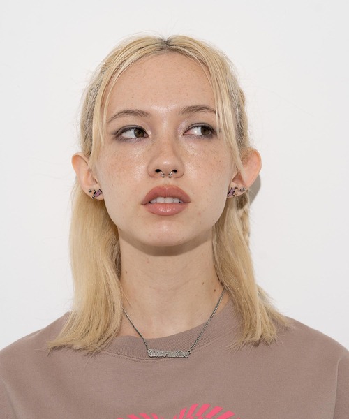 X-girl（エックスガール）の「MILLS LOGO EARRINGS（ピアス（両耳用）・レディース・ピンク/オレンジ/ライトグリーン・ONE SIZE）」の9枚目の写真