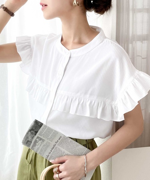 今っぽく着映え。ストライプ柄フリルブラウス