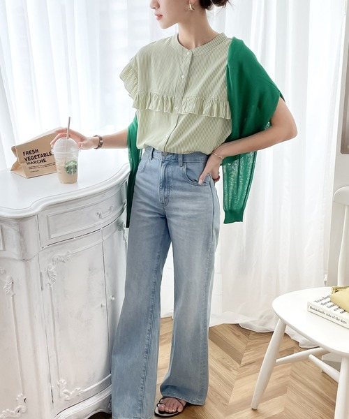 今っぽく着映え。ストライプ柄フリルブラウス