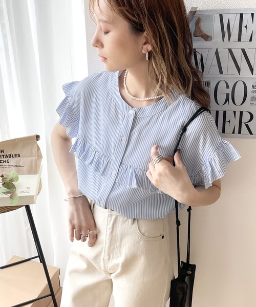 今っぽく着映え。ストライプ柄フリルブラウス