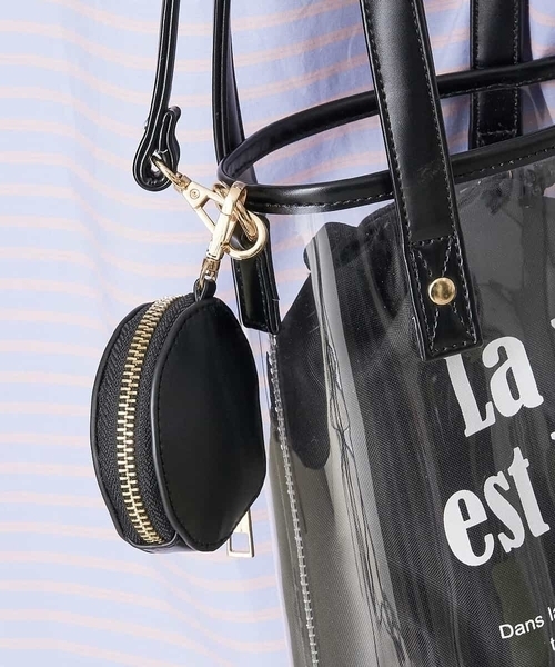 A de a.v.v(アードアー・ヴェ・ヴェ)の「PVC巾着トートバッグ(トートバッグ・レディース・ブラック/ベージュ・39)」の3枚目の写真