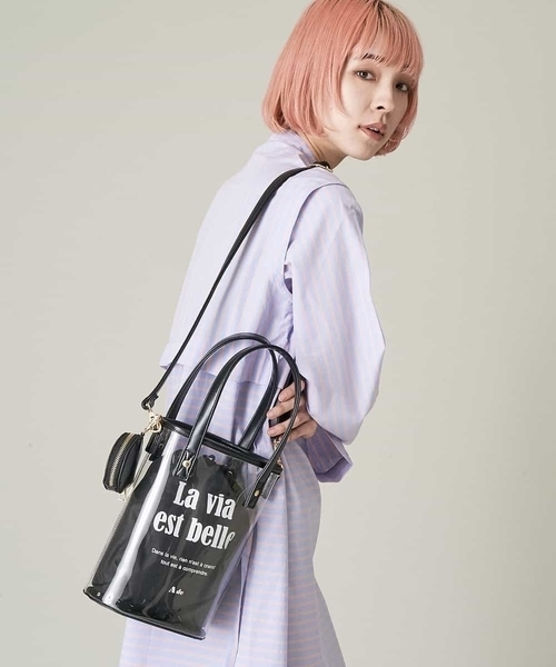 A de a.v.v(アードアー・ヴェ・ヴェ)の「PVC巾着トートバッグ(トートバッグ・レディース・ブラック/ベージュ・39)」の9枚目の写真