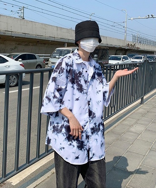 BASQUE magenta(バスクマゼンタ)の「タイダイ柄ビッグシルエットレギュラーカラー半袖シャツ(シャツ/ブラウス・メンズ・ブラック/ブルー・FREE)」の4枚目の写真