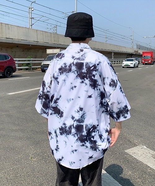 BASQUE magenta(バスクマゼンタ)の「タイダイ柄ビッグシルエットレギュラーカラー半袖シャツ(シャツ/ブラウス・メンズ・ブラック/ブルー・FREE)」の9枚目の写真
