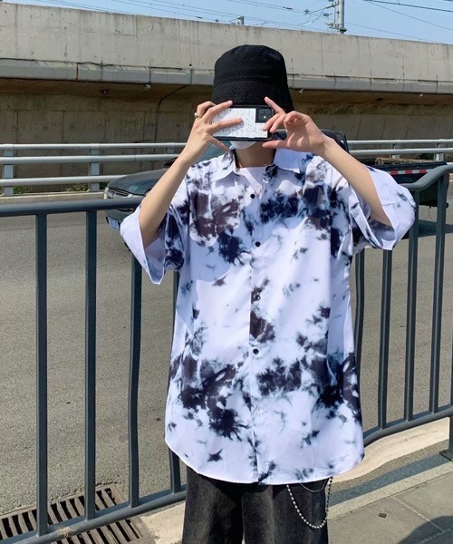 BASQUE magenta(バスクマゼンタ)の「タイダイ柄ビッグシルエットレギュラーカラー半袖シャツ(シャツ/ブラウス・メンズ・ブラック/ブルー・FREE)」の7枚目の写真