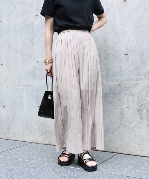 HONEYSUCKLE ROSE(ハニーサックルローズ)の「スカート風のフレア感が魅力【HONEYSUCKLE ROSE】ランダムプリーツスカーチョ(その他パンツ・レディース・パープル/イエロー/グリーン/ダークグレー/ベージュ・L)」の3枚目の写真