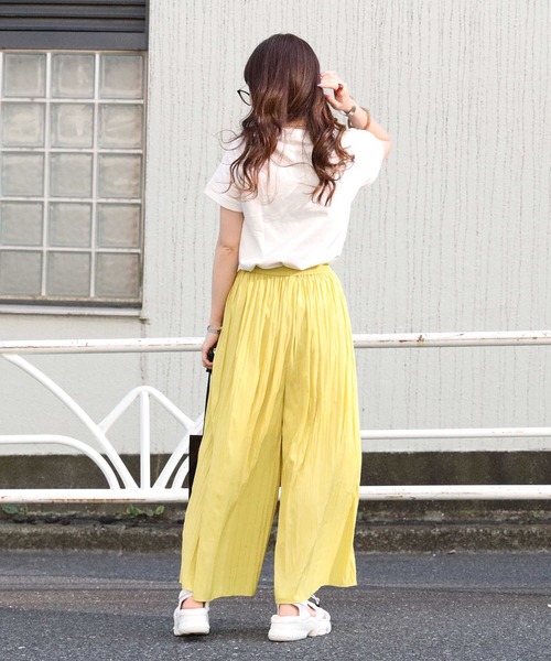 HONEYSUCKLE ROSE(ハニーサックルローズ)の「スカート風のフレア感が魅力【HONEYSUCKLE ROSE】ランダムプリーツスカーチョ(その他パンツ・レディース・パープル/イエロー/グリーン/ダークグレー/ベージュ・L)」の17枚目の写真