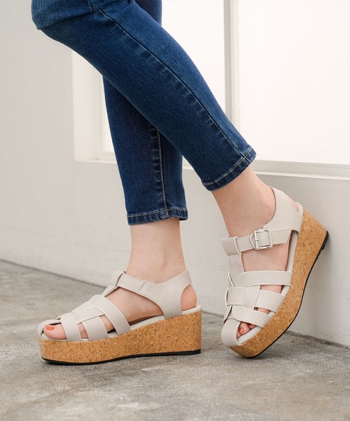 Newlyme(ニューリーミー)の「やみつき厚底グルカサンダル(サンダル・レディース・ホワイト/ブラック・22.5cm/23cm/24cm/24.5cm/25.5cm/26cm/23.5cm/25cm/22cm)」の5枚目の写真